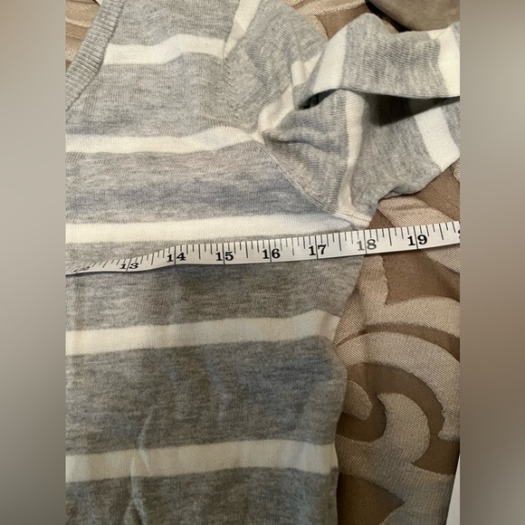 LCHASER- Heather Gray & white striped sweater Medium long bell sleeves NWT - Picture 6 of 6